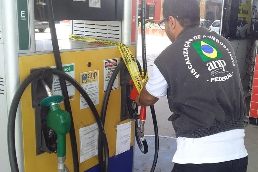 Fiscal interdita posto por venda de gasolina adulterada