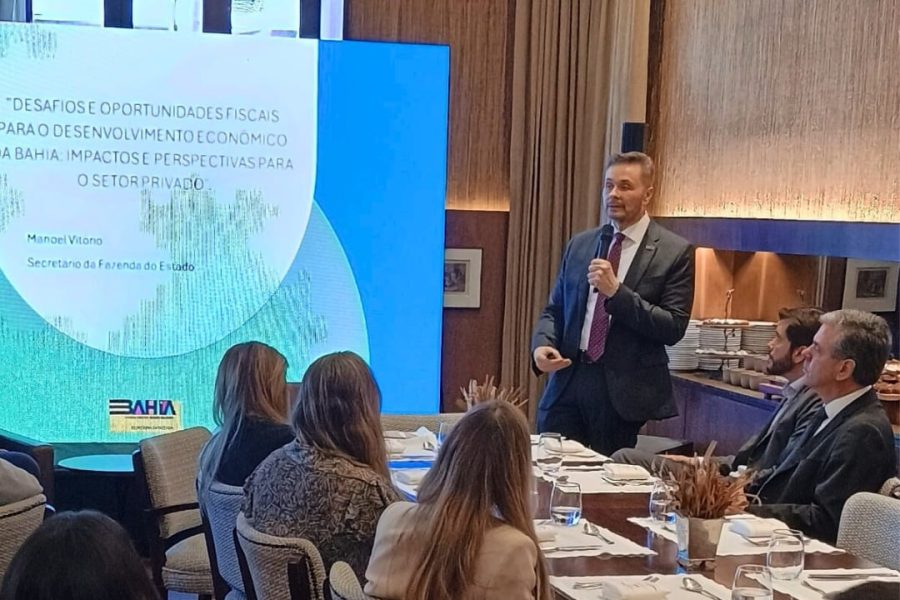 Evento da Amcham com o secretário Manoel Vitório