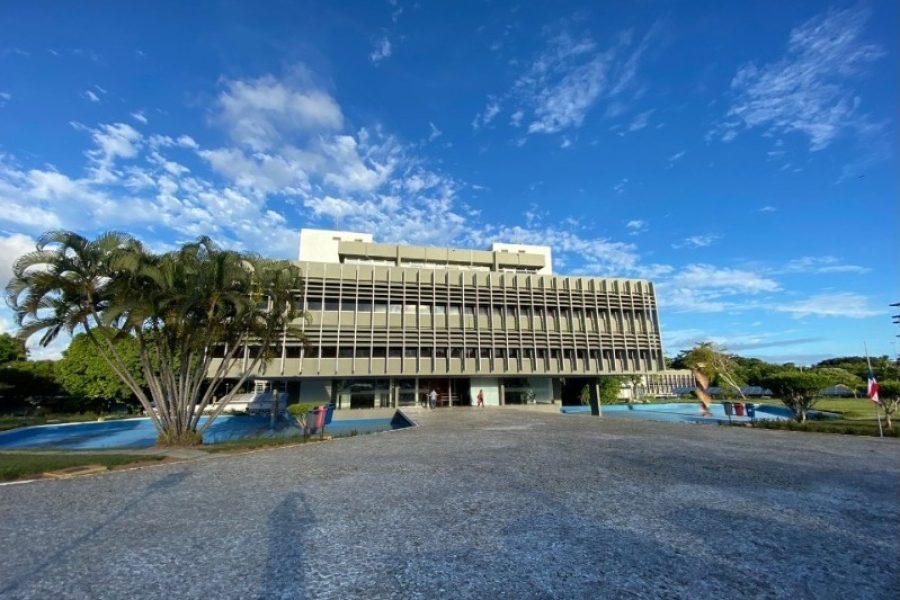 Foto da fachada do prédio-sede da Sefaz-Ba
